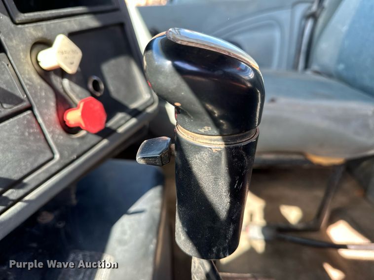 image for item LR9616 2003 International 8600  flatbed truck