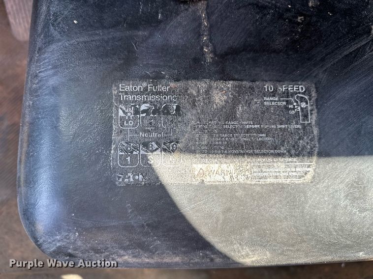 image for item LR9616 2003 International 8600  flatbed truck