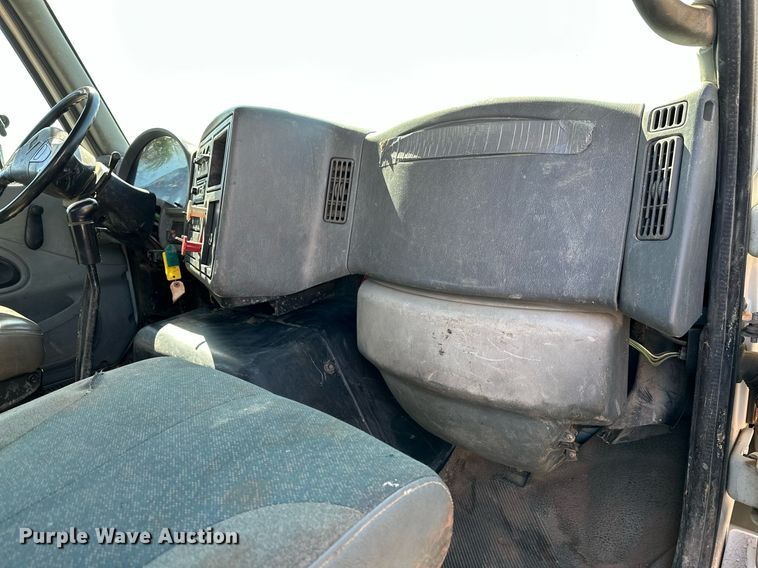 image for item LR9616 2003 International 8600  flatbed truck