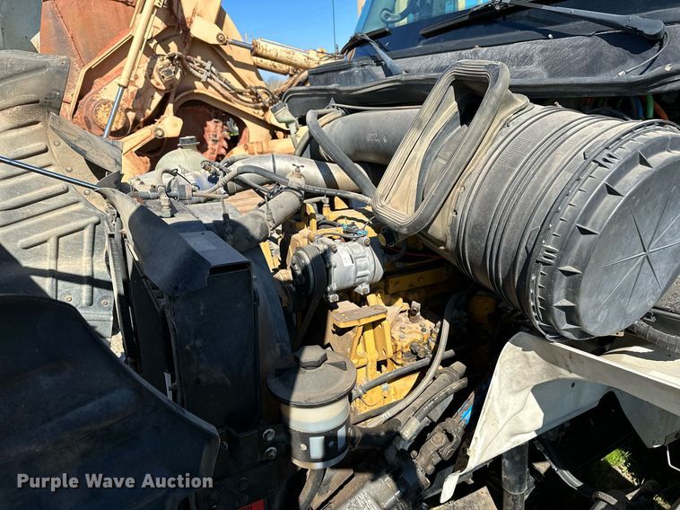 image for item LR9616 2003 International 8600  flatbed truck