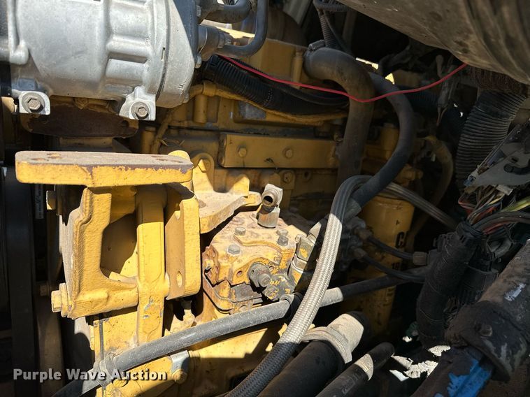 image for item LR9616 2003 International 8600  flatbed truck