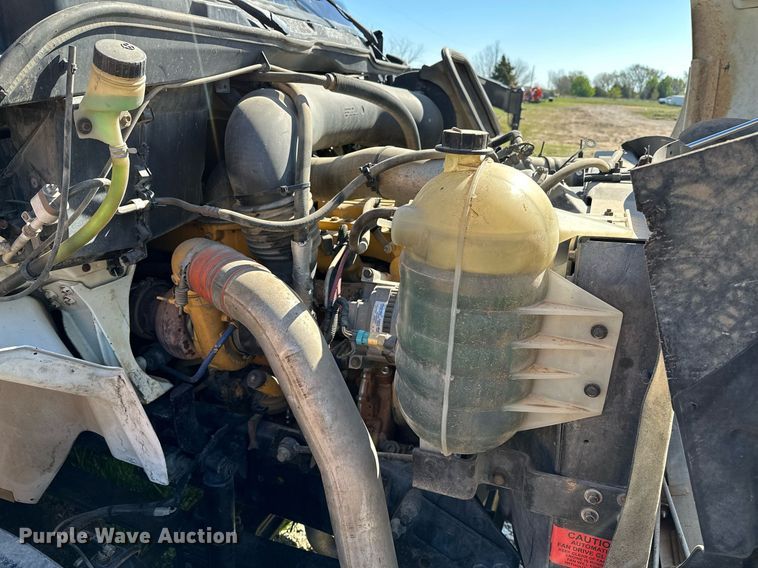 image for item LR9616 2003 International 8600  flatbed truck