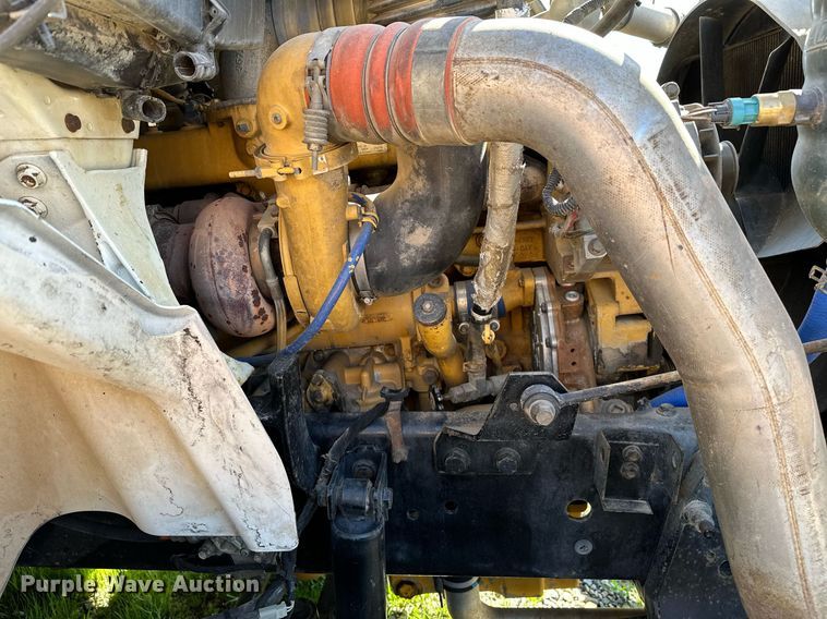 image for item LR9616 2003 International 8600  flatbed truck