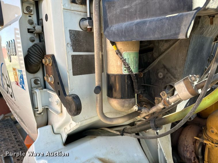 image for item LR9616 2003 International 8600  flatbed truck