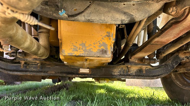 image for item LR9616 2003 International 8600  flatbed truck