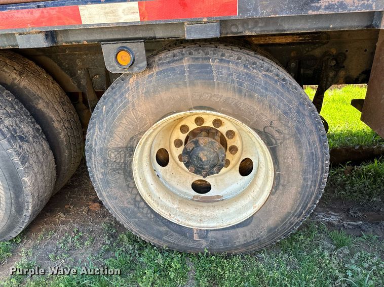 image for item LR9616 2003 International 8600  flatbed truck