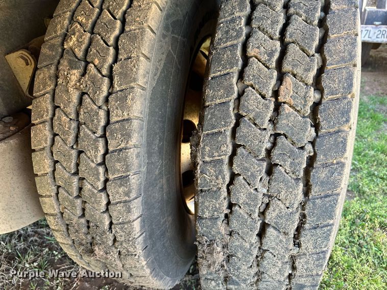 image for item LR9616 2003 International 8600  flatbed truck