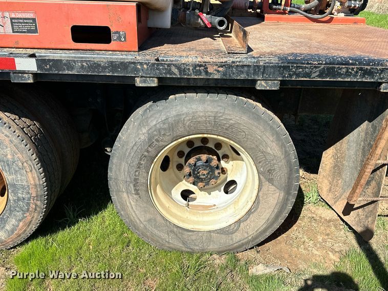 image for item LR9616 2003 International 8600  flatbed truck