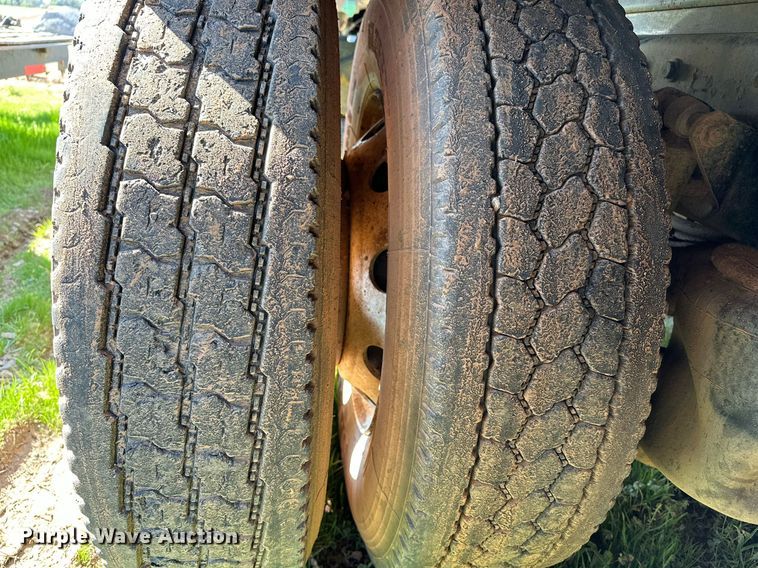 image for item LR9616 2003 International 8600  flatbed truck