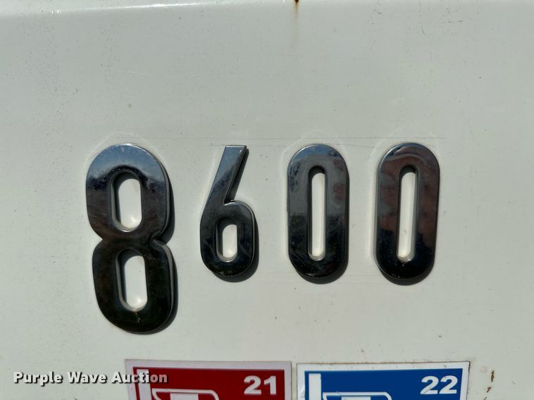 image for item LR9616 2003 International 8600  flatbed truck