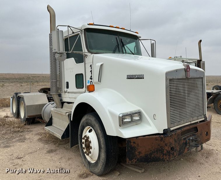 image for item LT9208 2012 Kenworth T800  semi truck