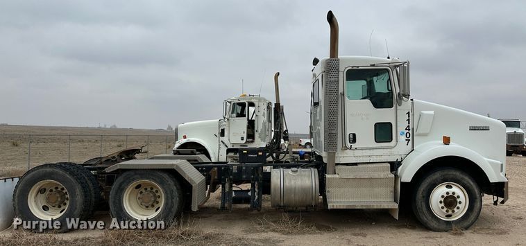 image for item LT9208 2012 Kenworth T800  semi truck
