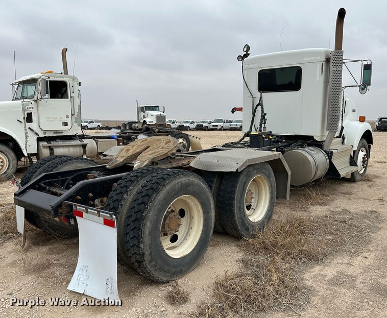image for item LT9208 2012 Kenworth T800  semi truck
