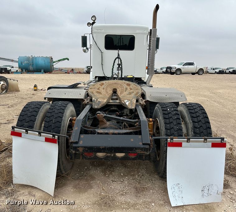 image for item LT9208 2012 Kenworth T800  semi truck