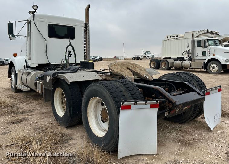 image for item LT9208 2012 Kenworth T800  semi truck