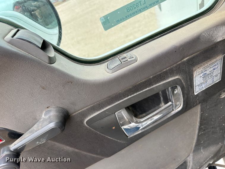 image for item LT9208 2012 Kenworth T800  semi truck