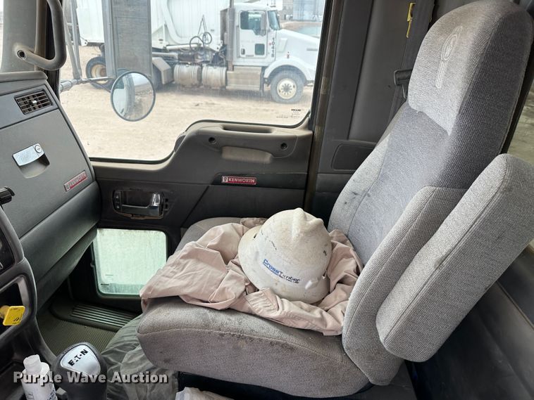 image for item LT9208 2012 Kenworth T800  semi truck