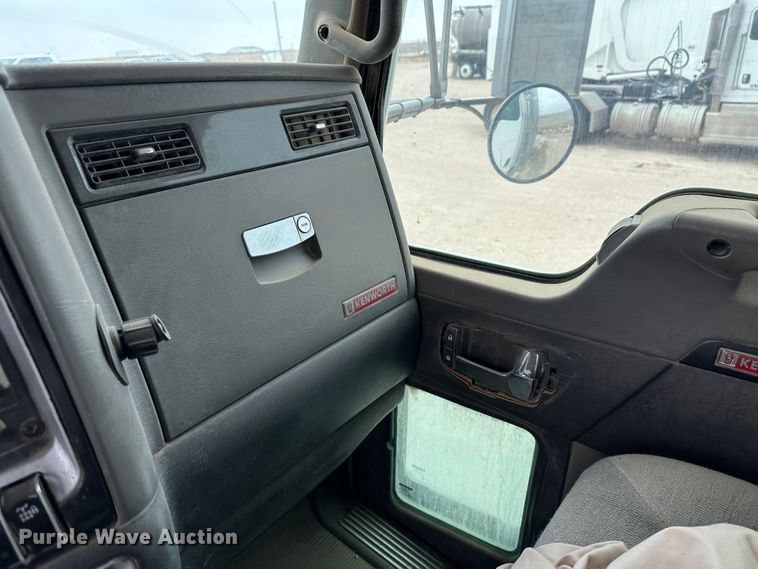 image for item LT9208 2012 Kenworth T800  semi truck