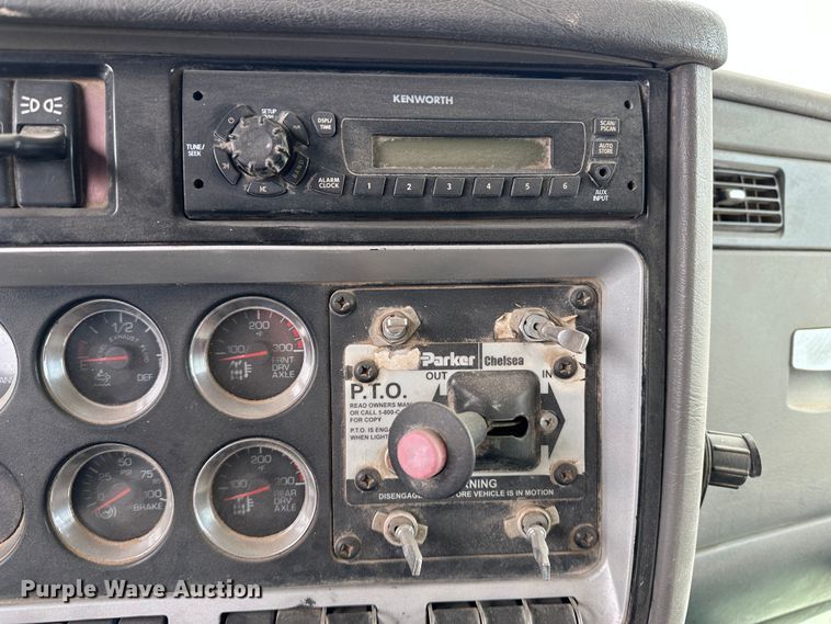 image for item LT9208 2012 Kenworth T800  semi truck