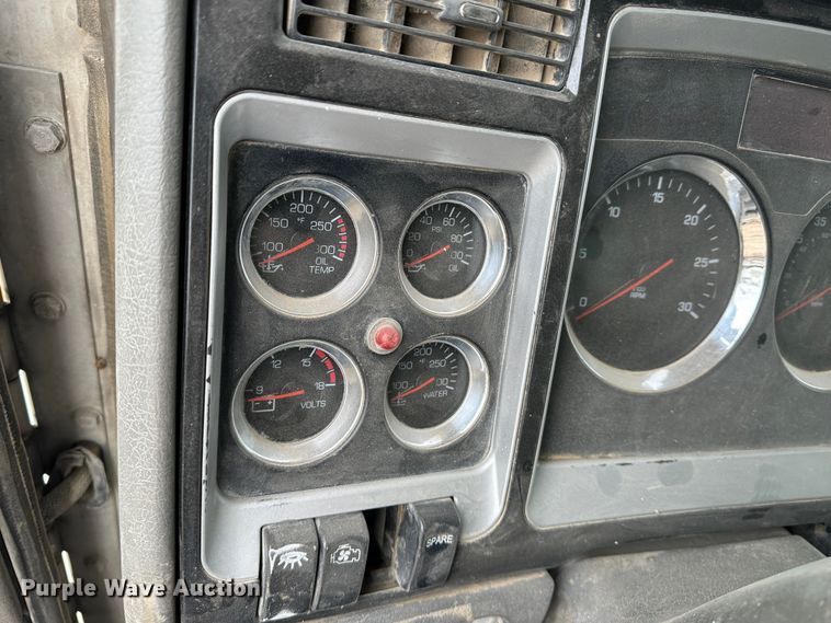 image for item LT9208 2012 Kenworth T800  semi truck