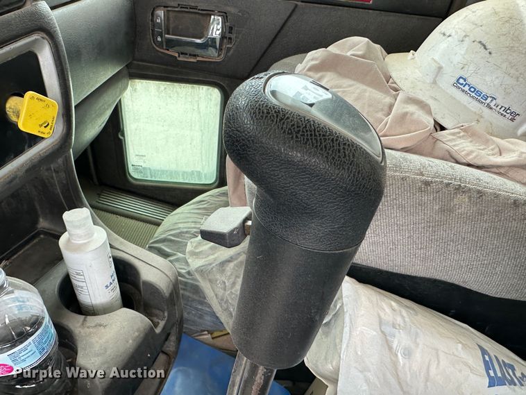 image for item LT9208 2012 Kenworth T800  semi truck