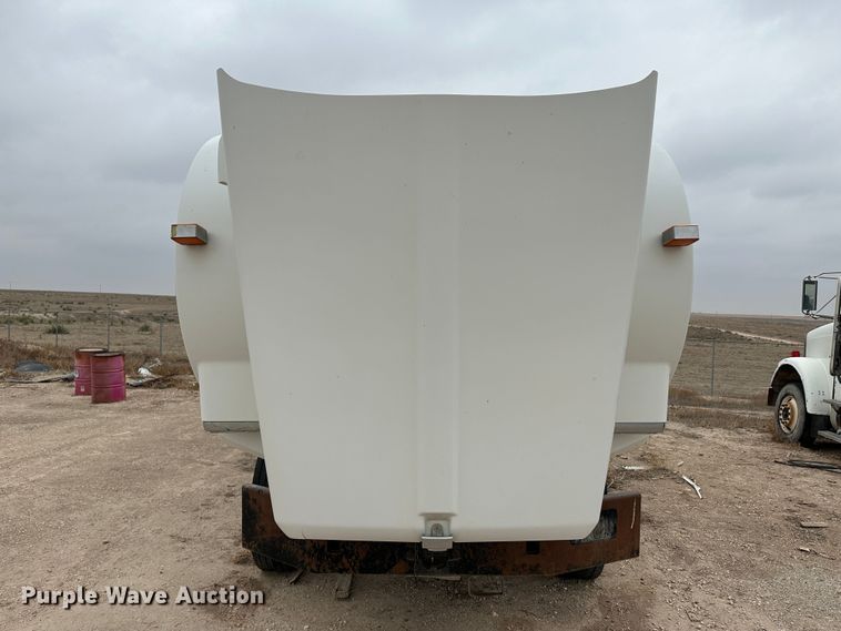 image for item LT9208 2012 Kenworth T800  semi truck