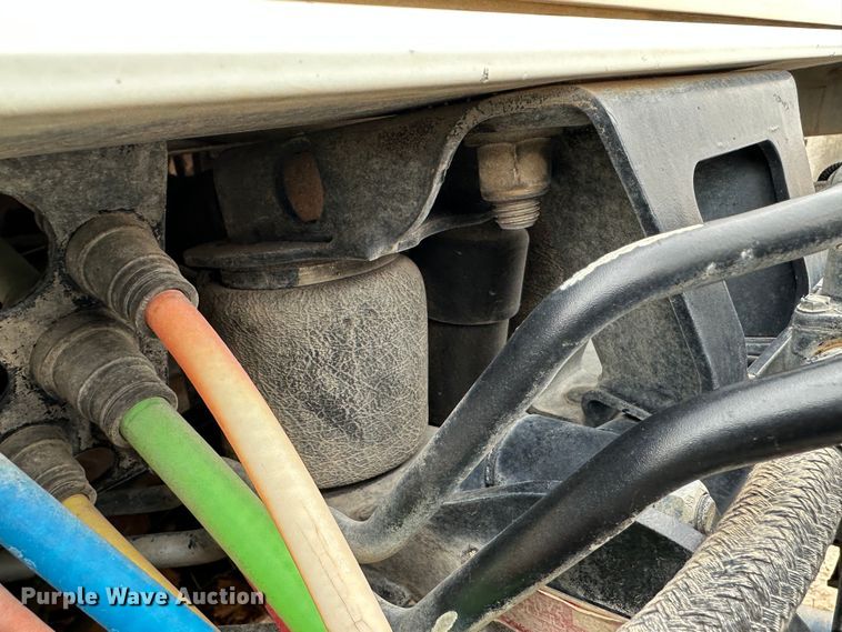 image for item LT9208 2012 Kenworth T800  semi truck