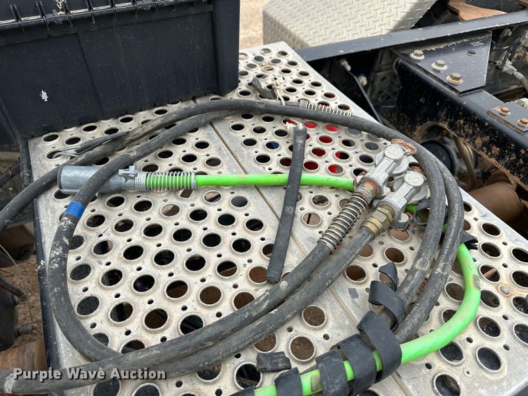 image for item LT9208 2012 Kenworth T800  semi truck