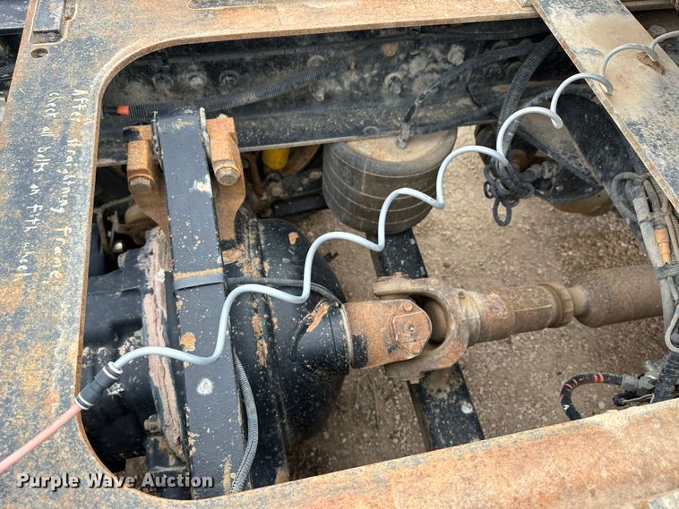 image for item LT9208 2012 Kenworth T800  semi truck