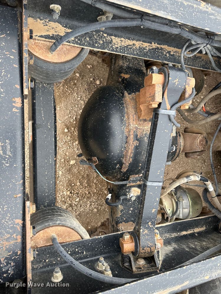 image for item LT9208 2012 Kenworth T800  semi truck