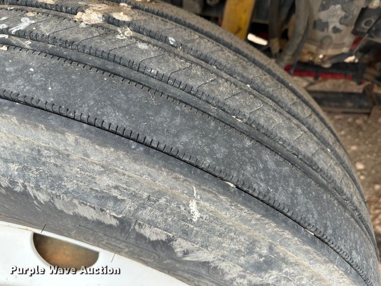 image for item LT9208 2012 Kenworth T800  semi truck