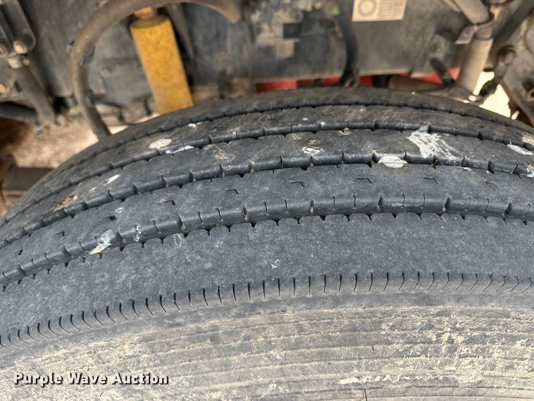 image for item LT9208 2012 Kenworth T800  semi truck