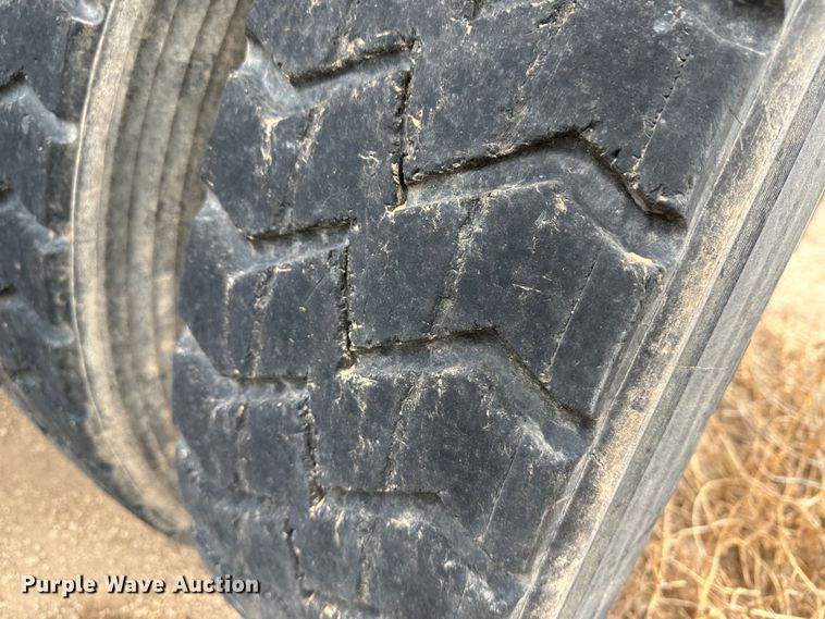 image for item LT9208 2012 Kenworth T800  semi truck