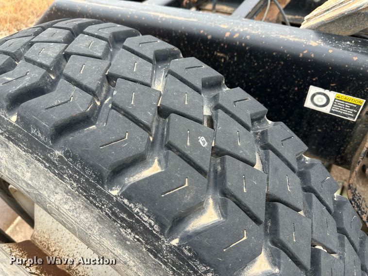 image for item LT9208 2012 Kenworth T800  semi truck