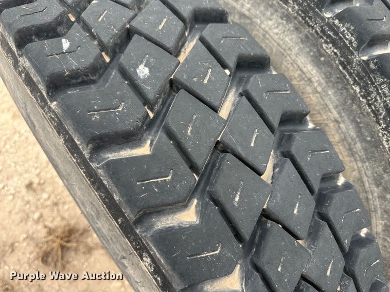 image for item LT9208 2012 Kenworth T800  semi truck