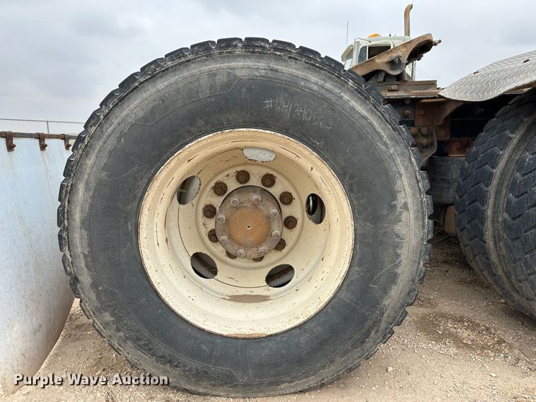 image for item LT9208 2012 Kenworth T800  semi truck