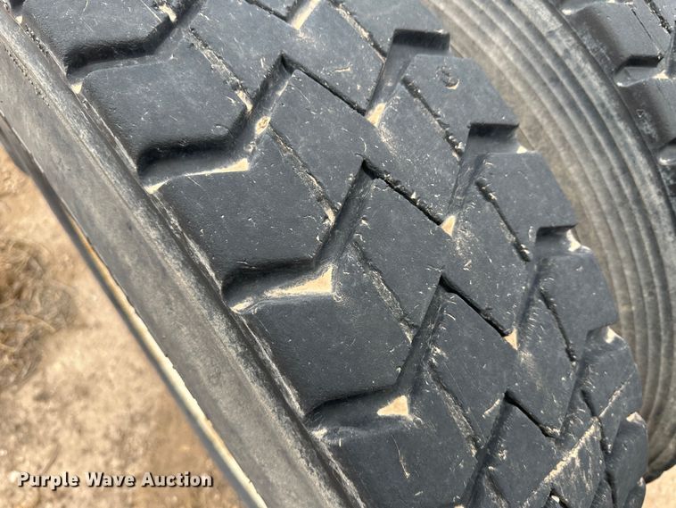 image for item LT9208 2012 Kenworth T800  semi truck