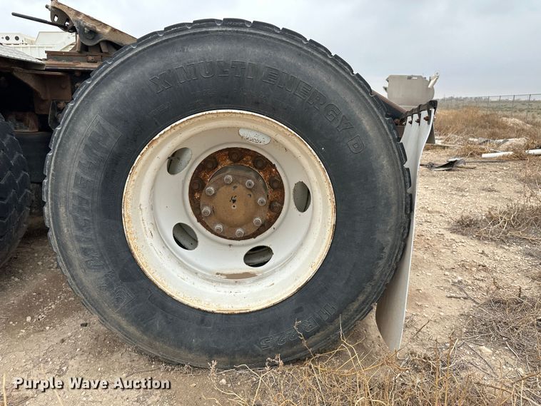 image for item LT9208 2012 Kenworth T800  semi truck