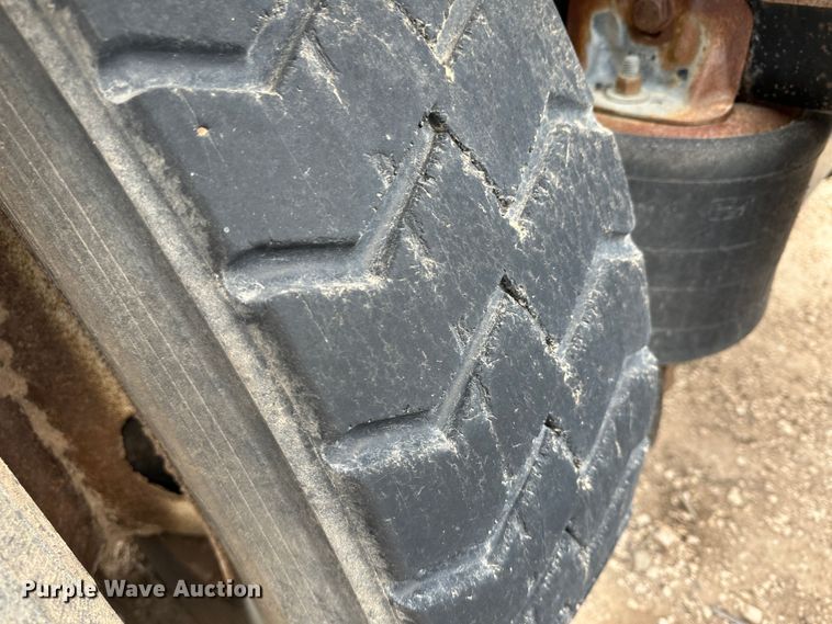 image for item LT9208 2012 Kenworth T800  semi truck