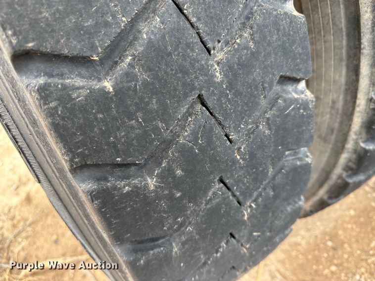 image for item LT9208 2012 Kenworth T800  semi truck