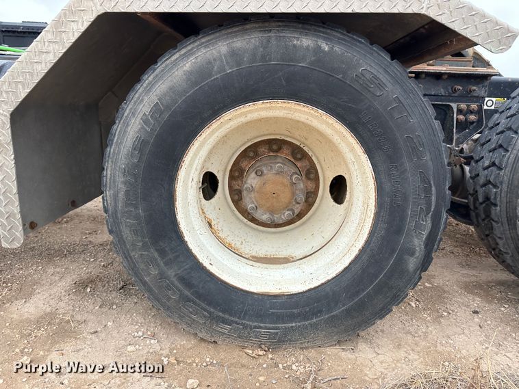 image for item LT9208 2012 Kenworth T800  semi truck