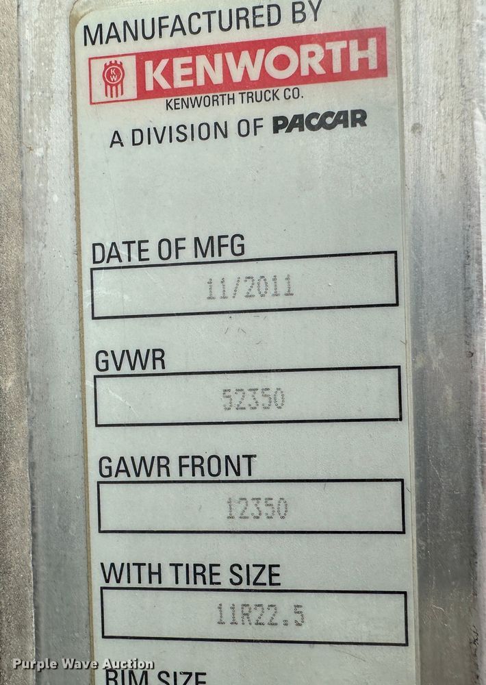 image for item LT9208 2012 Kenworth T800  semi truck