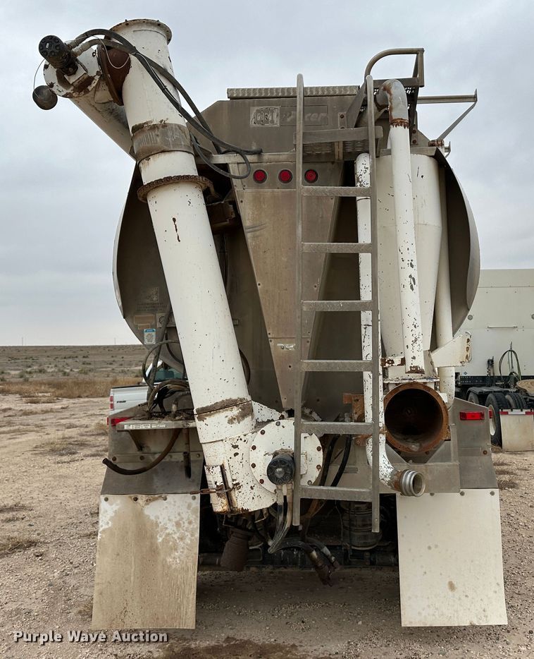 image for item LT9209 2005 Sterling L9500  feed delivery truck