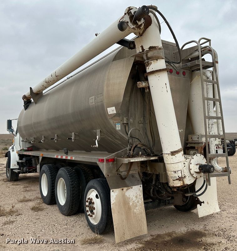 image for item LT9209 2005 Sterling L9500  feed delivery truck