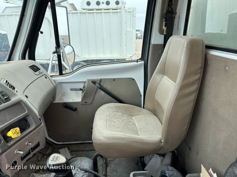 image for item LT9209 2005 Sterling L9500  feed delivery truck