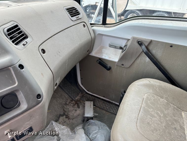 image for item LT9209 2005 Sterling L9500  feed delivery truck