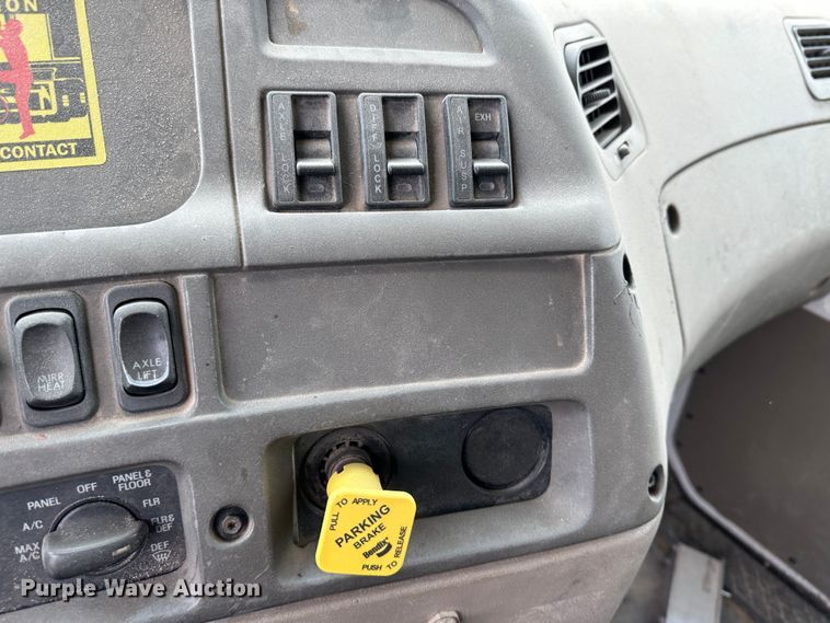 image for item LT9209 2005 Sterling L9500  feed delivery truck