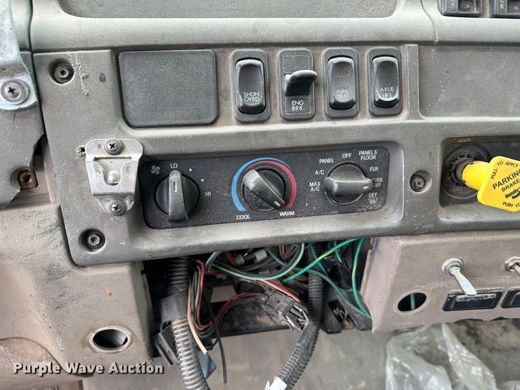 image for item LT9209 2005 Sterling L9500  feed delivery truck