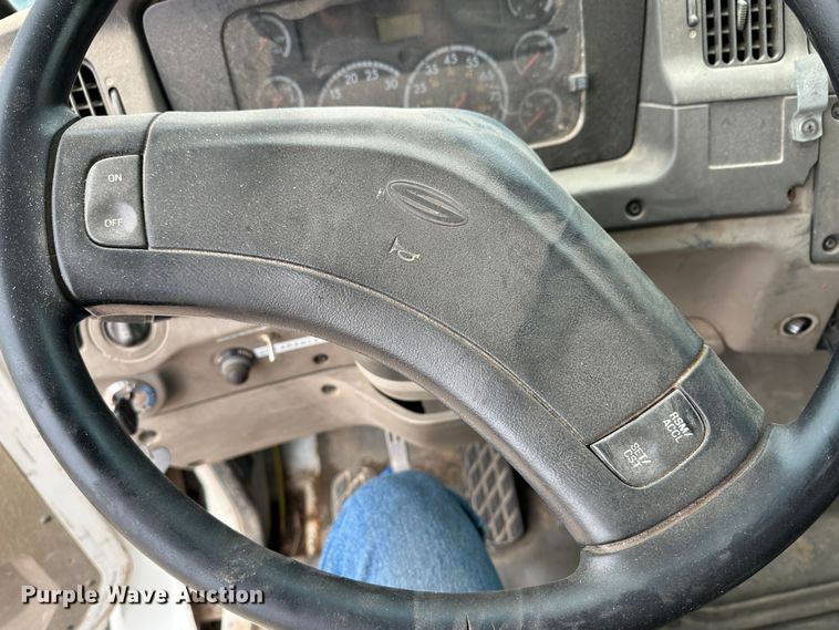 image for item LT9209 2005 Sterling L9500  feed delivery truck