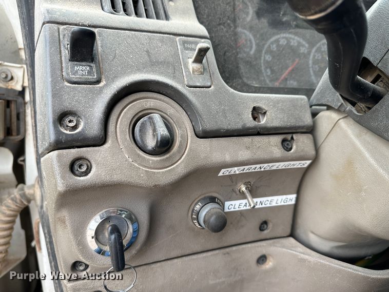 image for item LT9209 2005 Sterling L9500  feed delivery truck